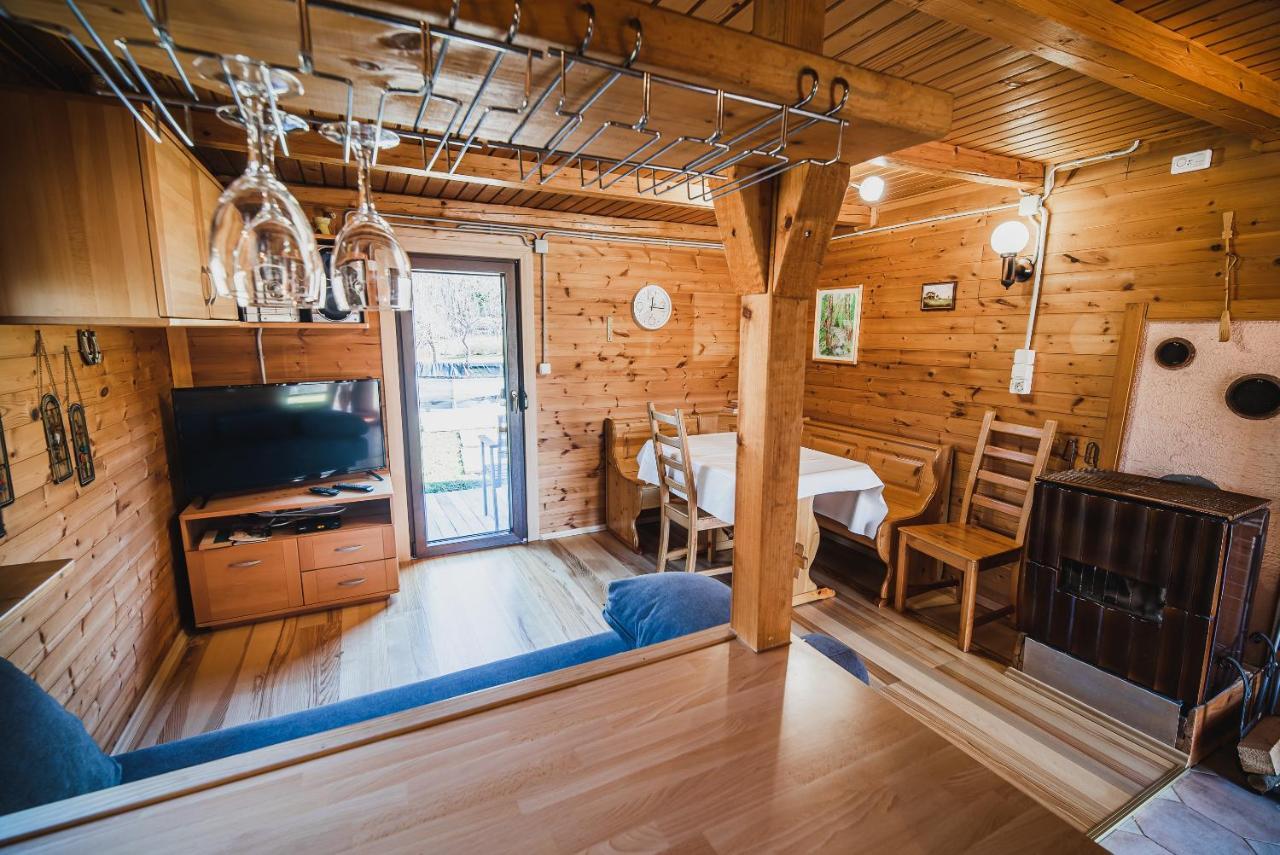 Wooden Cabin Zurej With Hot Tub Bukovje v Babni Gori Luaran gambar